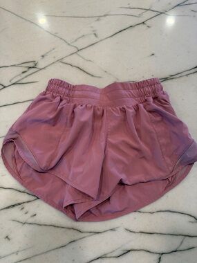 lululemon athletica Mauve Pink Hotry Hot Shorts - low rise 2.5”